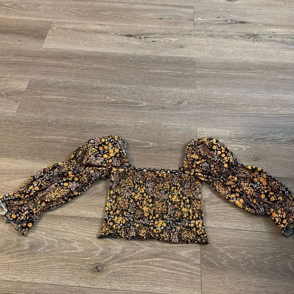Cute TOPSHOP floral top
